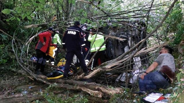 Samsun'da yolcu otobüsü dereye yuvarlandı