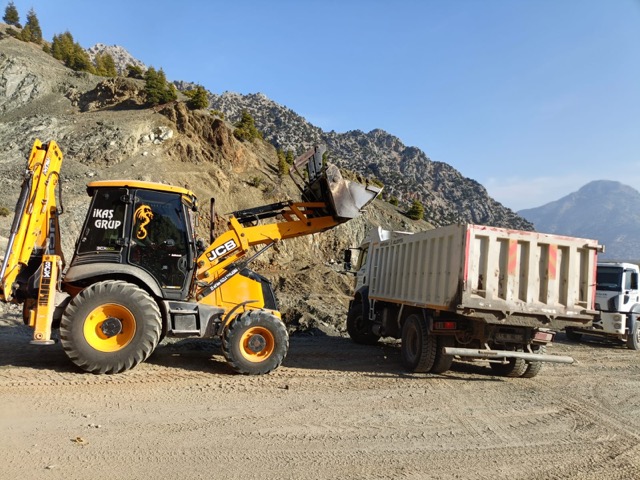 Onikişubat Belediyesi’nden aynı anda 17 farklı kırsal mahalleye ulaşım yatırımı