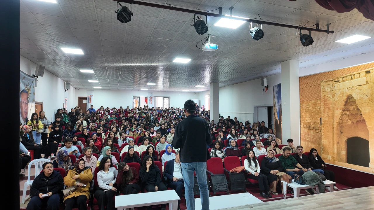 Büyükşehir’in Gençlere Yönelik “Motivasyon Günleri” Afşin’de Devam Etti