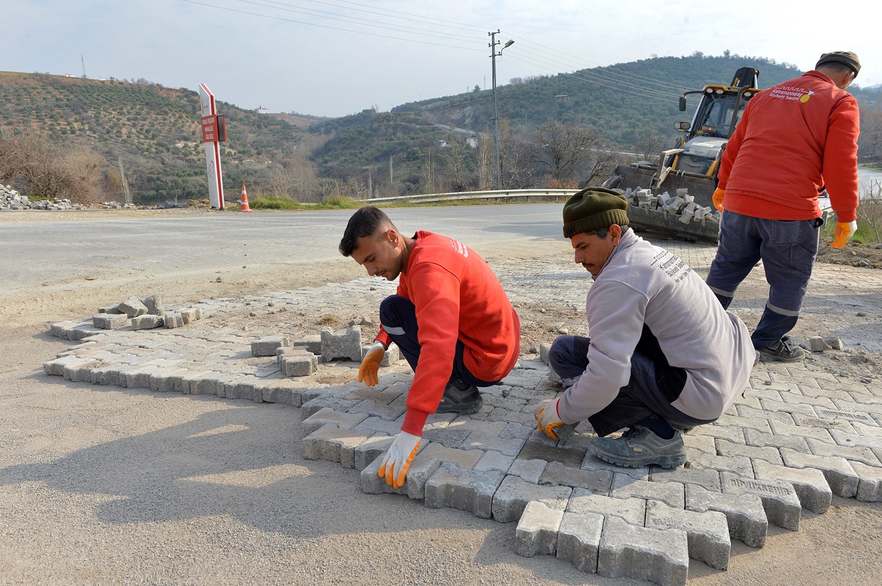 Büyükşehir, Onikişubat Kırsalında Bir Mahallenin Daha Ulaşımını İyileştirdi
