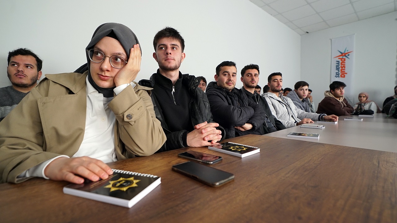 Bilinçli Gençlik İçin Örnek Buluşma; Pusula Maraş’tan Farkındalık Semineri