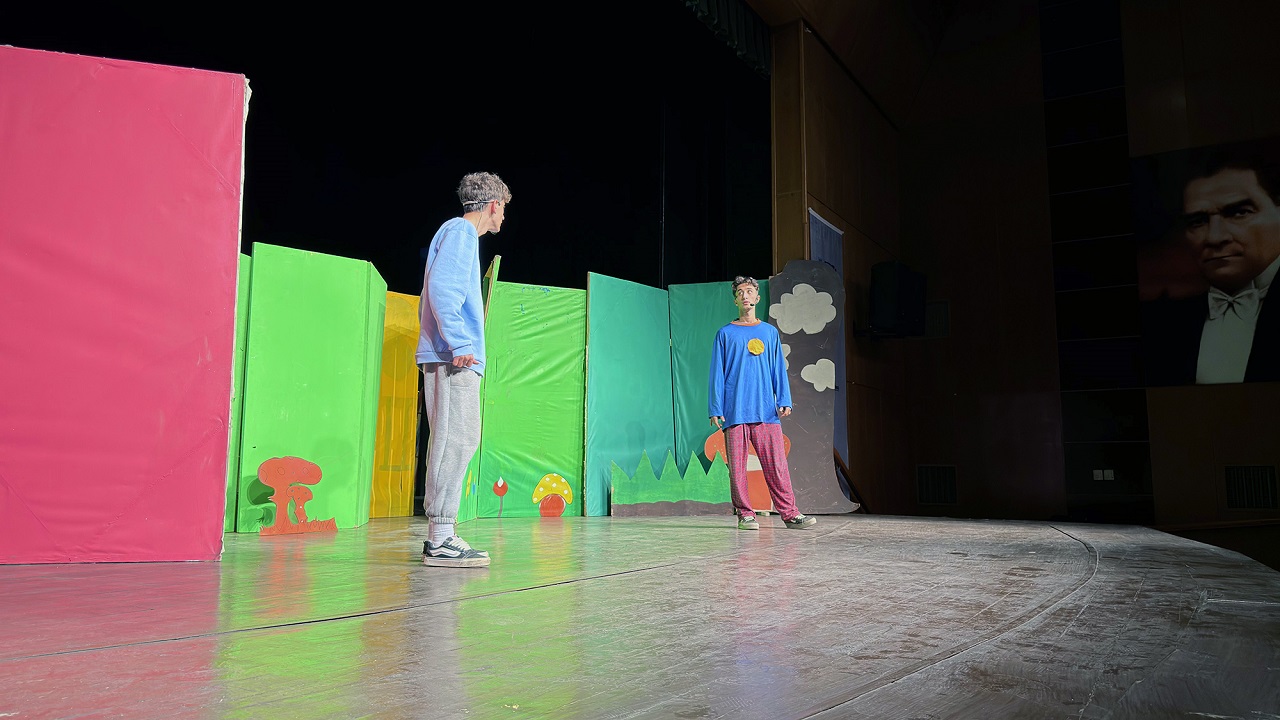 “Küçük Cesaretler Kulübü” Minik İzleyicilere Unutulmaz Bir Gün Yaşattı