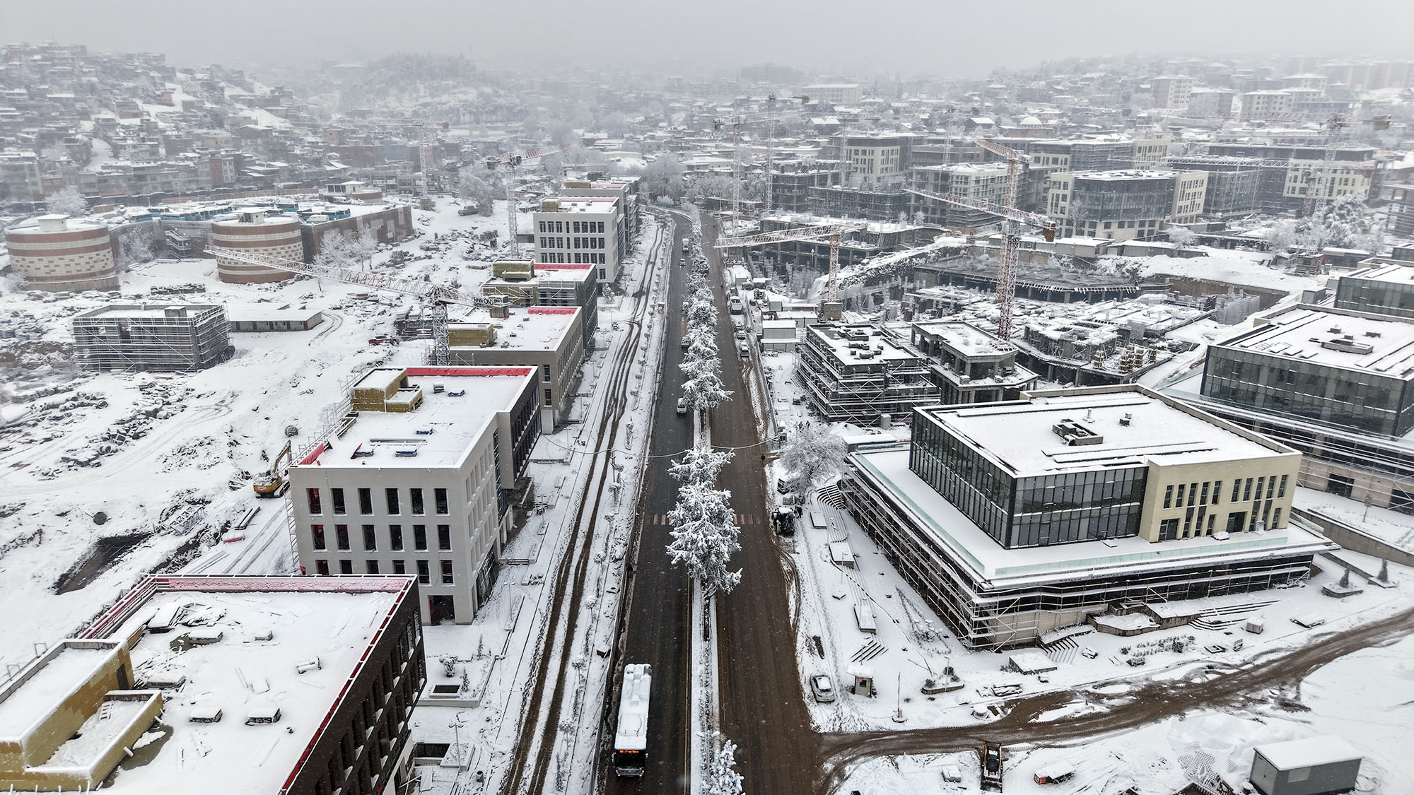 Arterleri Ulaşıma Açık Tutmak İçin Büyükşehir’den Yoğun Mesai