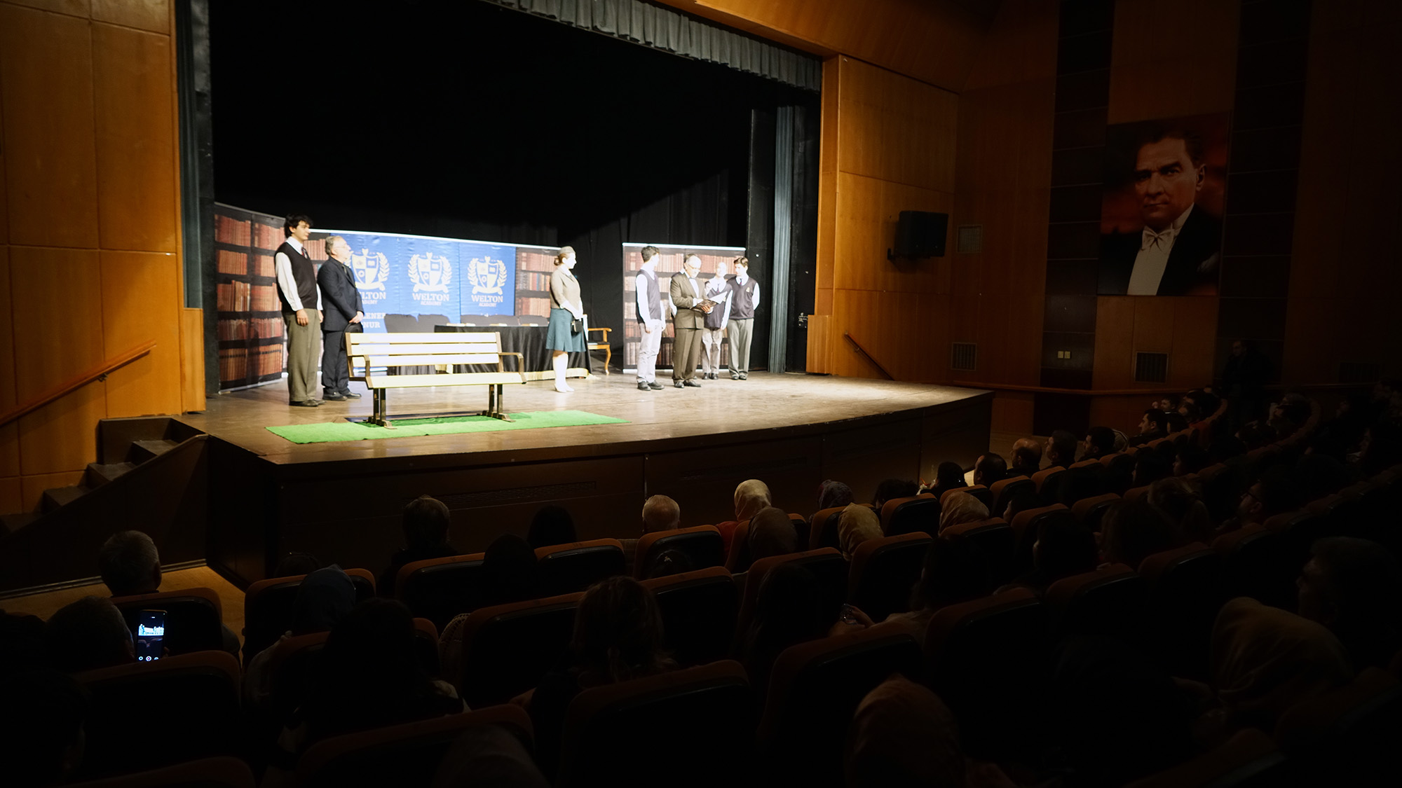 “Ölü Ozanlar Derneği” Sanatseverler Tarafından Büyük İlgi Gördü