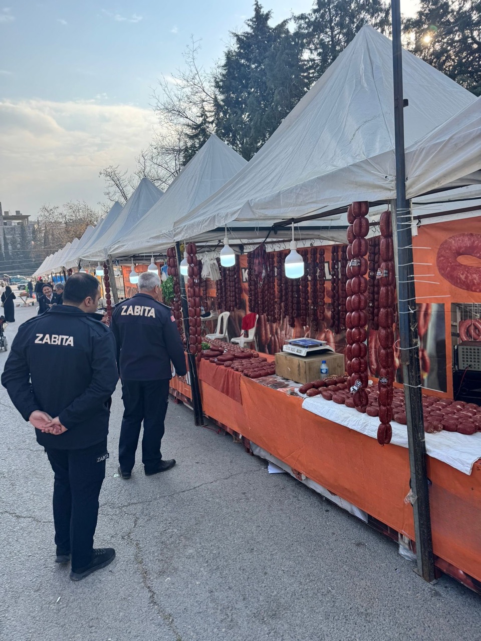 Onikişubat Belediyesi Zabıtası, tarihi geçmiş 850 kilogram sucuk ele geçirdi