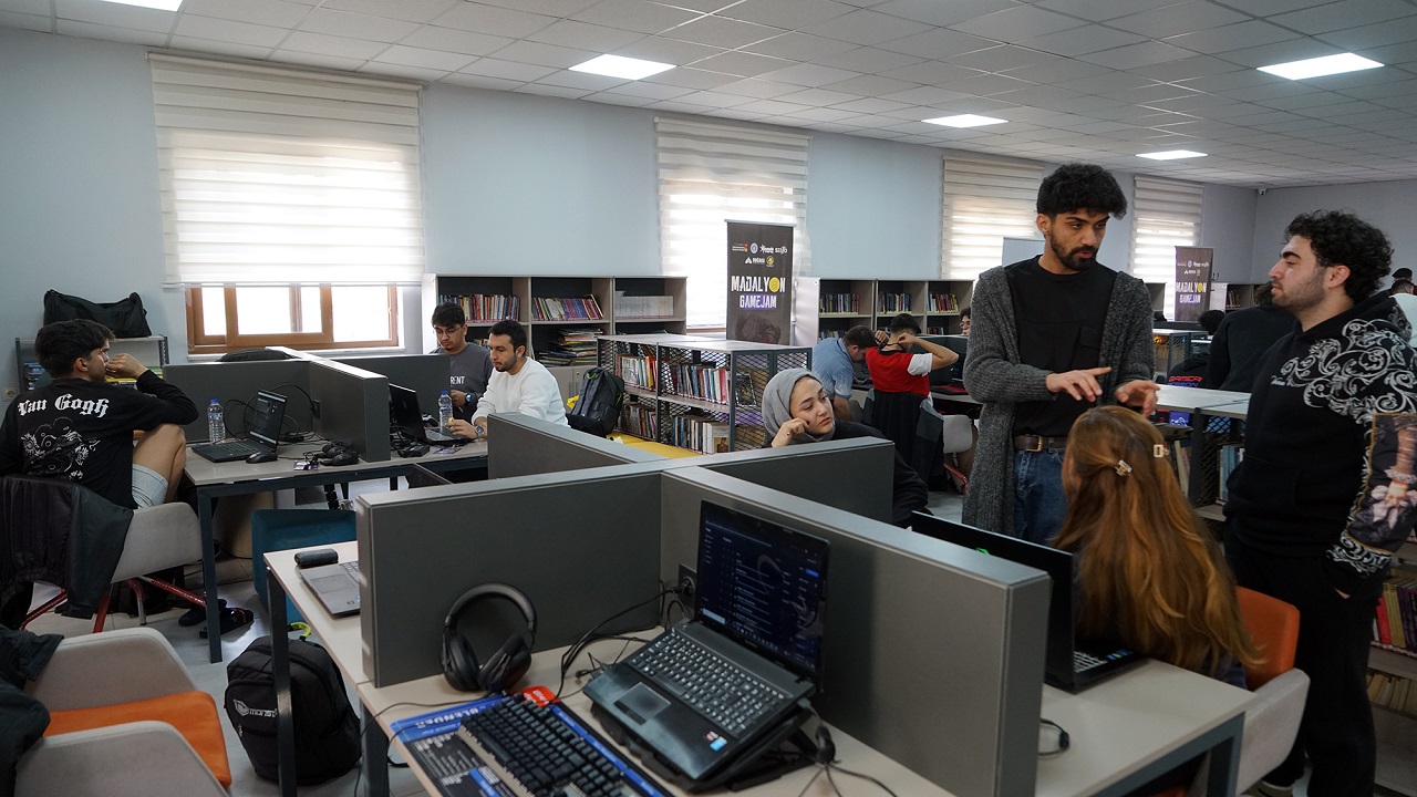 Oyun Geliştiren Gençler Pusula Maraş’ta Buluştu: “Madalyon Game Jam” Başladı