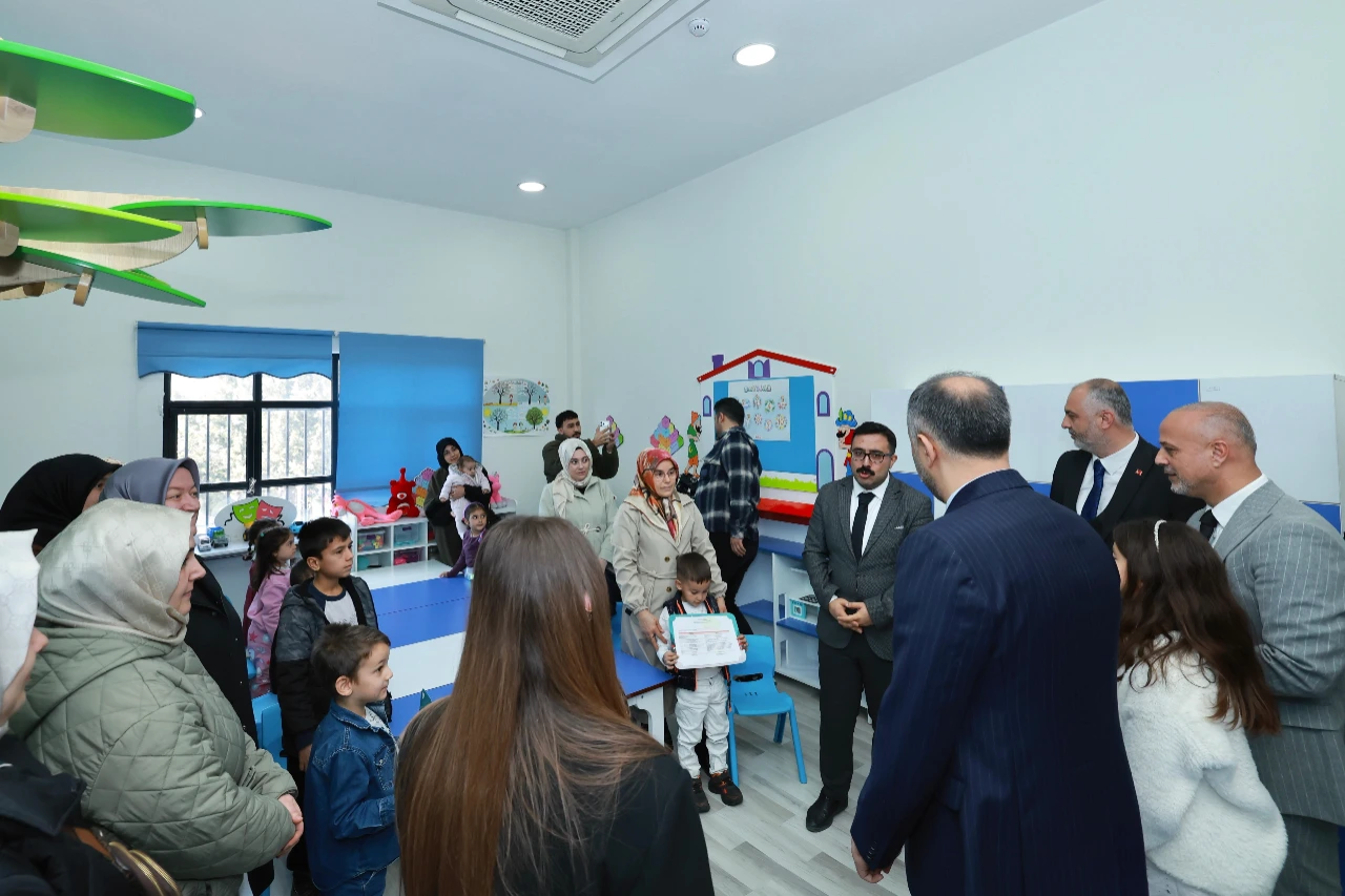 Başkan Toptaş’a Karne Gününde Miniklerden Doğum Günü Sürprizi! (7)