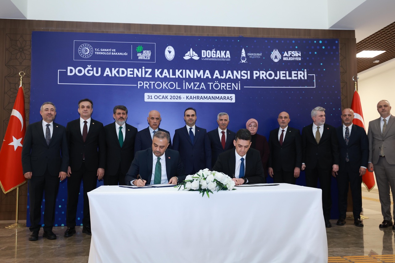 Başkan Toptaş, Bakan Fatih Kacır’ın katıldığı imza töreninde ONİKAD’ın protokolünü imzaladı