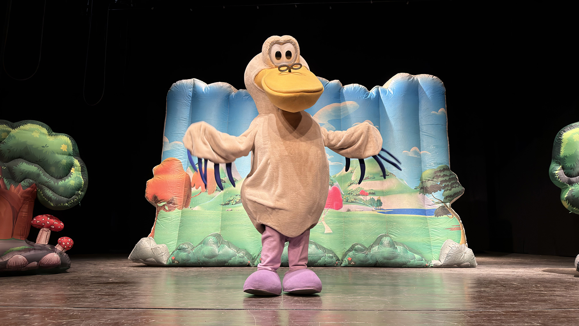 “Kaptan Pengu ve Arkadaşları” Minikler İçin Sahnedeydi