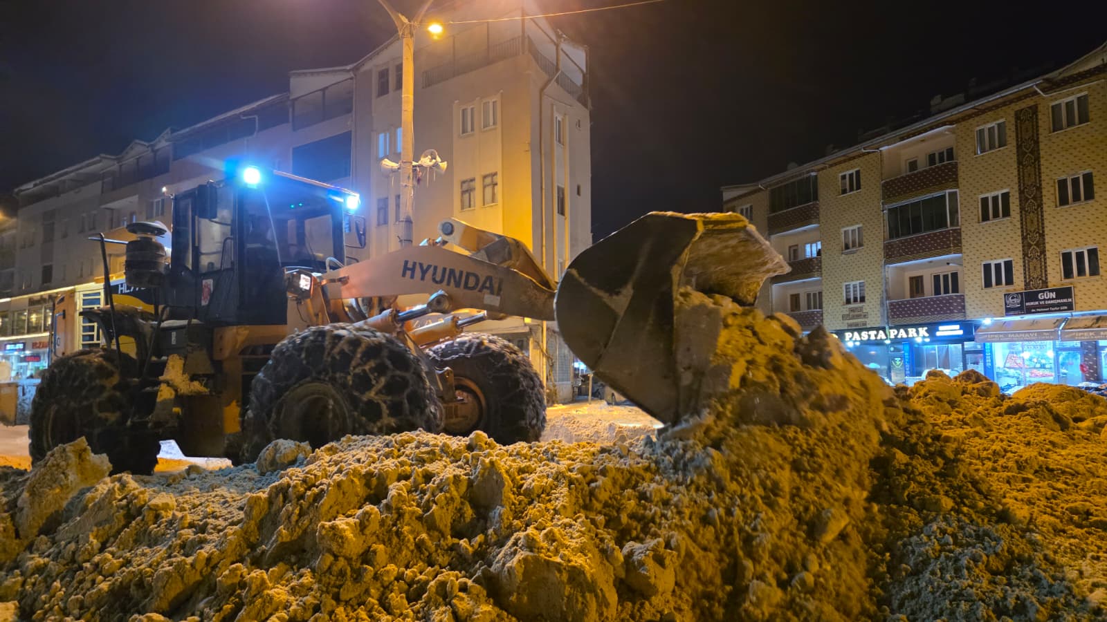 Büyükşehir, Göksun’un Ana Ulaşım Akslarını Ulaşıma Açık Tutuyor