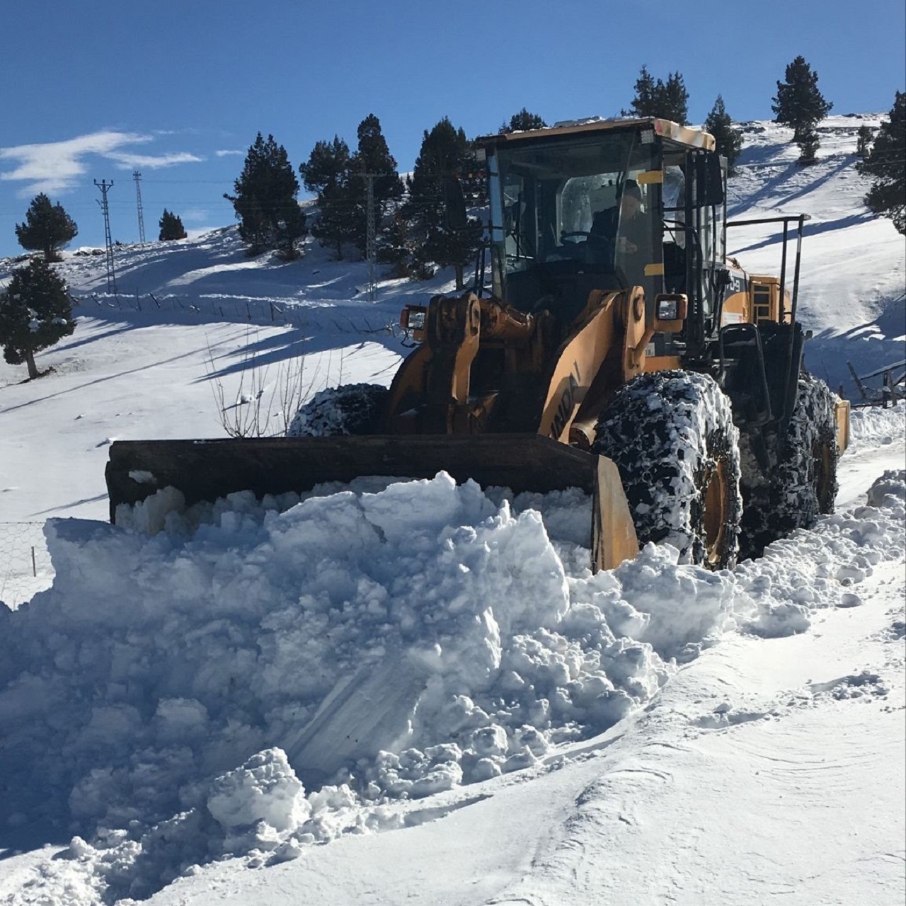 Büyükşehir’den Kesintisiz Kar Mesaisi