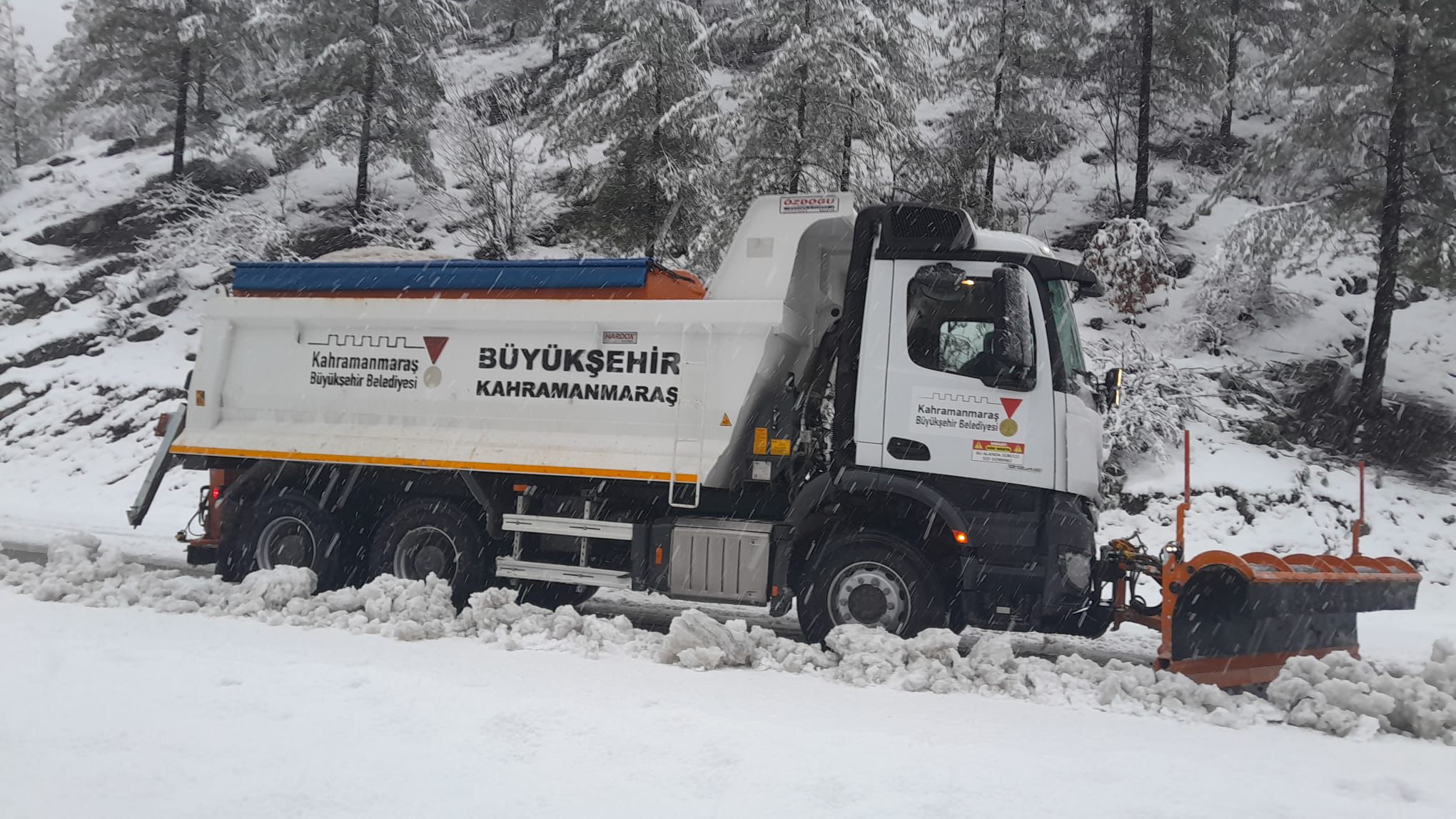 Kırsalda Kar Seferberliği; Büyükşehir Ekipleri 7/24 Sahada