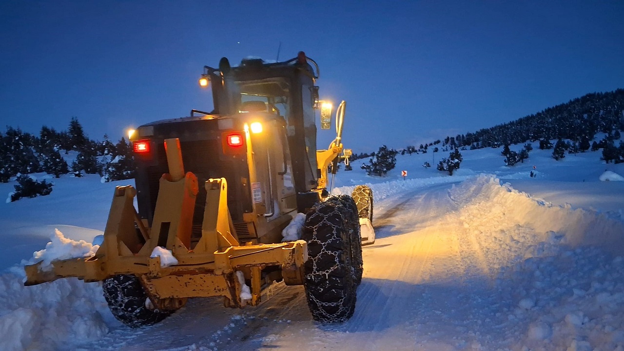 Büyükşehir, Karla Mücadeleyi Koordineli Şekilde Sürdürüyor