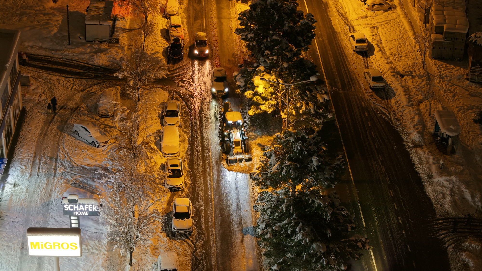 Büyükşehir, Karla Mücadelede Mesai Mefhumu Gözetmeksizin Sahada