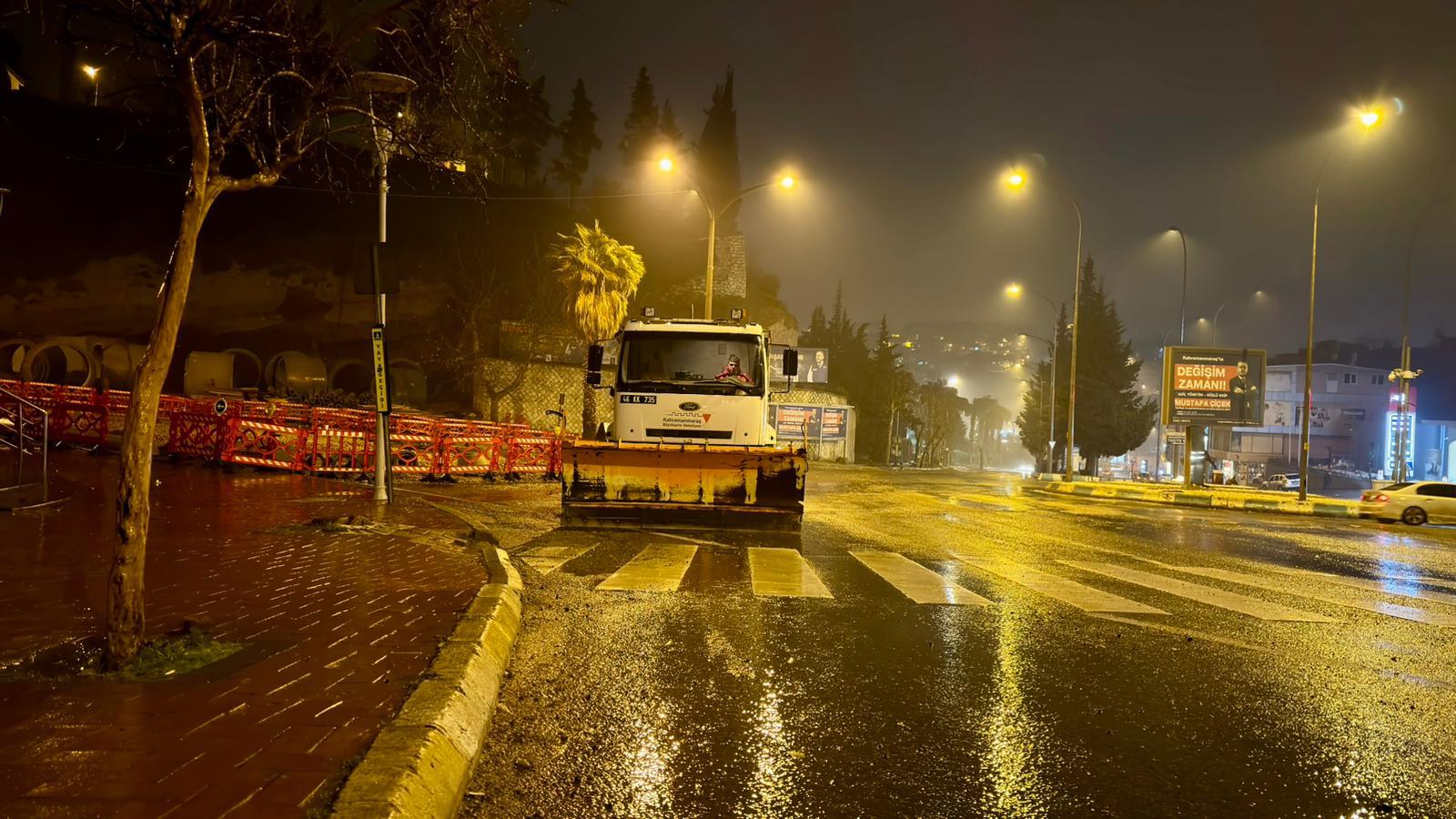 Büyükşehir Kar Alarmında; Ekipler Gece Boyunca Sahada