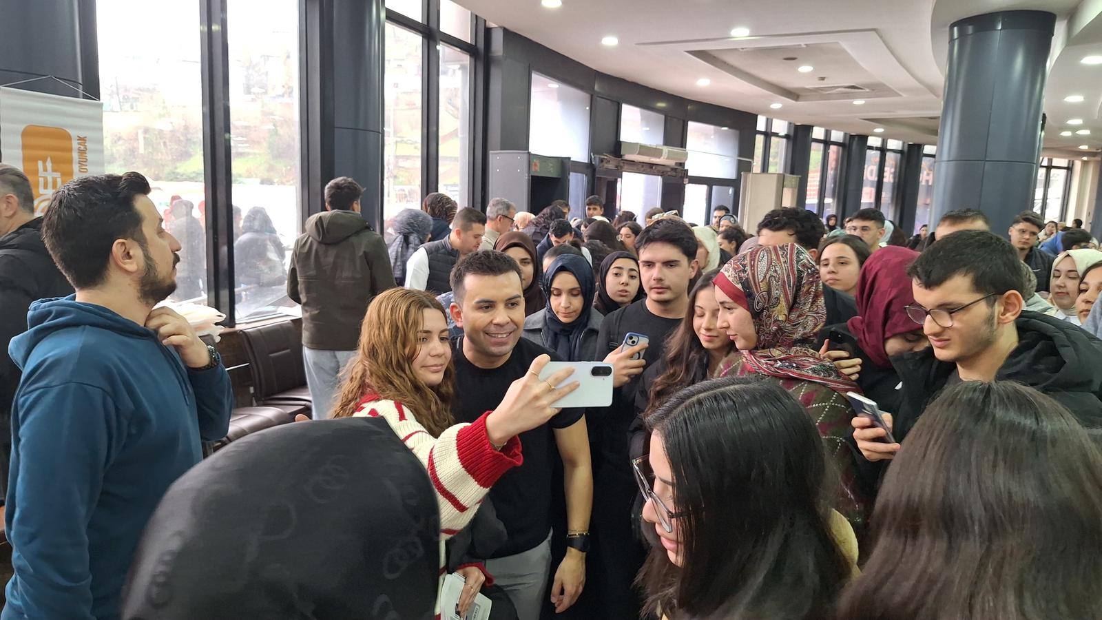 Onikişubat Belediyesi’nin YKS ve KPSS Kazandıran Taktikler Kampı yoğun katılımla başladı