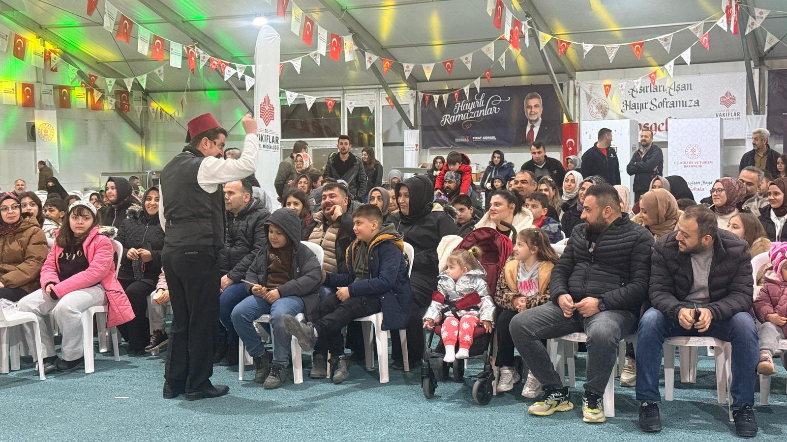 Sofralar Kuruldu, Gönüller Bir Oldu; Neşe Ramazan Sokağı’na Taştı