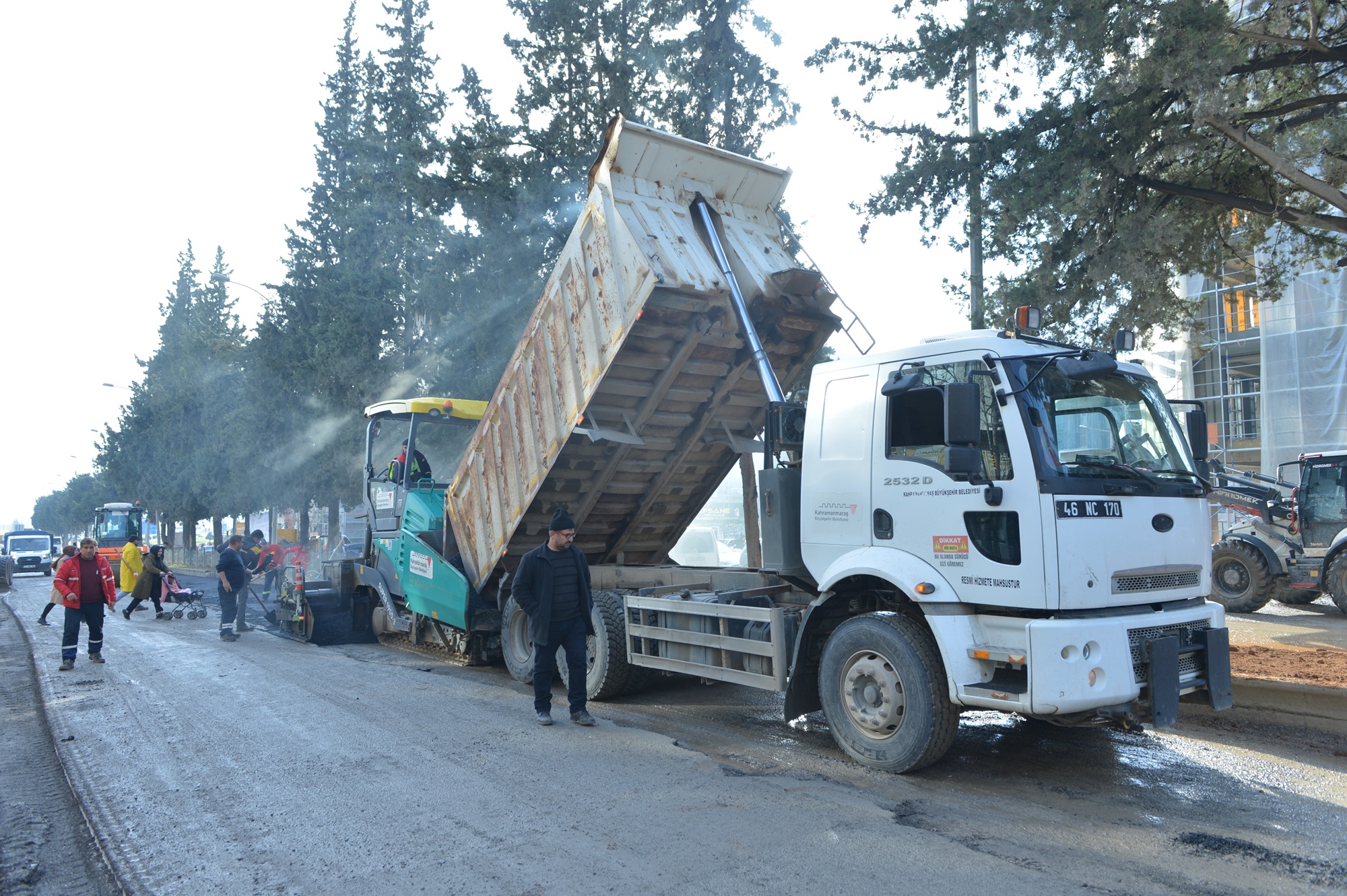 Azerbaycan Bulvarı’nda Yol Konforunun Artırılması İçin Büyükşehir Gece Gündüz Sahada