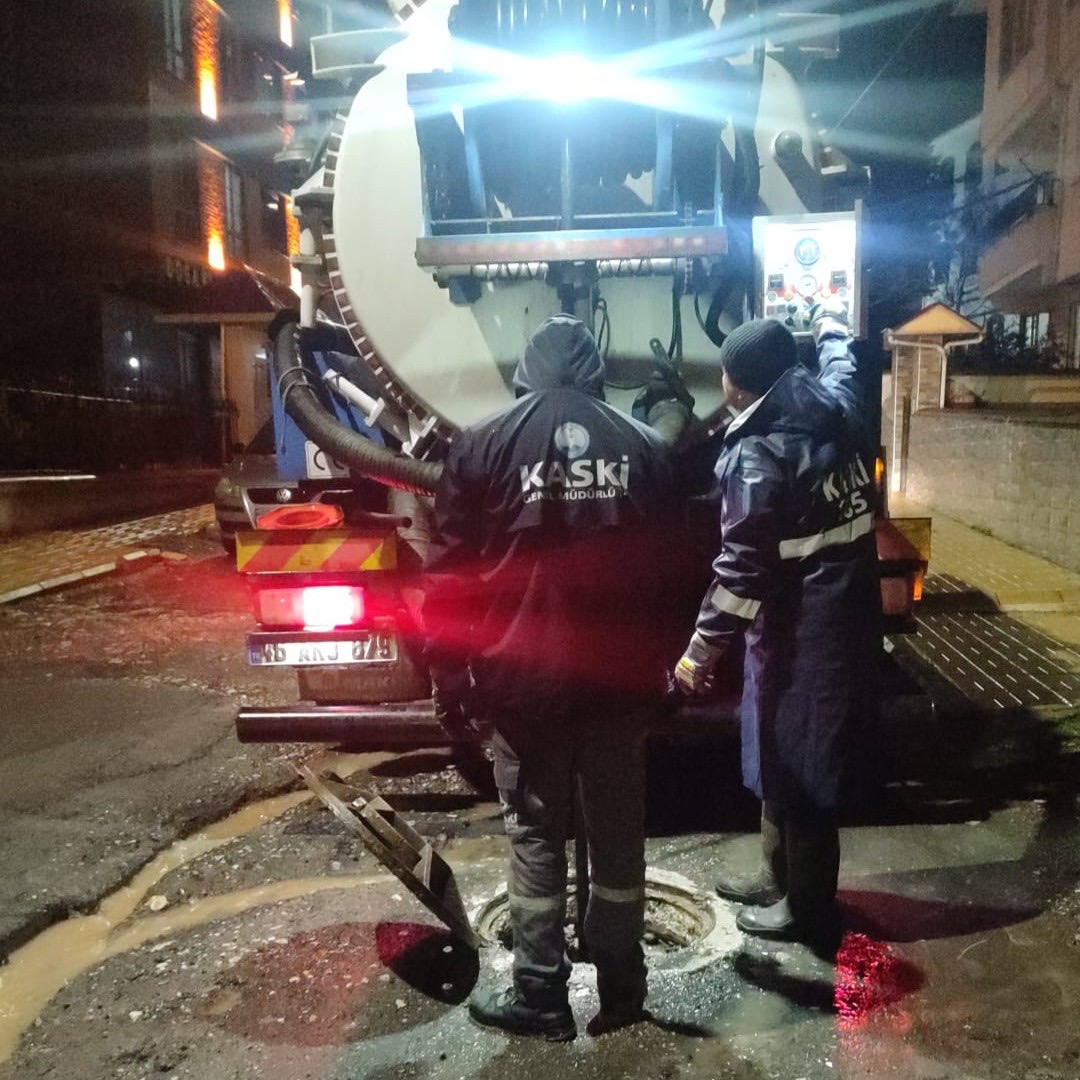 Büyükşehir’den Sağanak Yağışa Karşı Yoğun Mesai