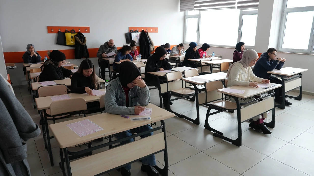 Büyükşehir’den Başarıya Giden Yolda Öğrencilere KPSS Provası