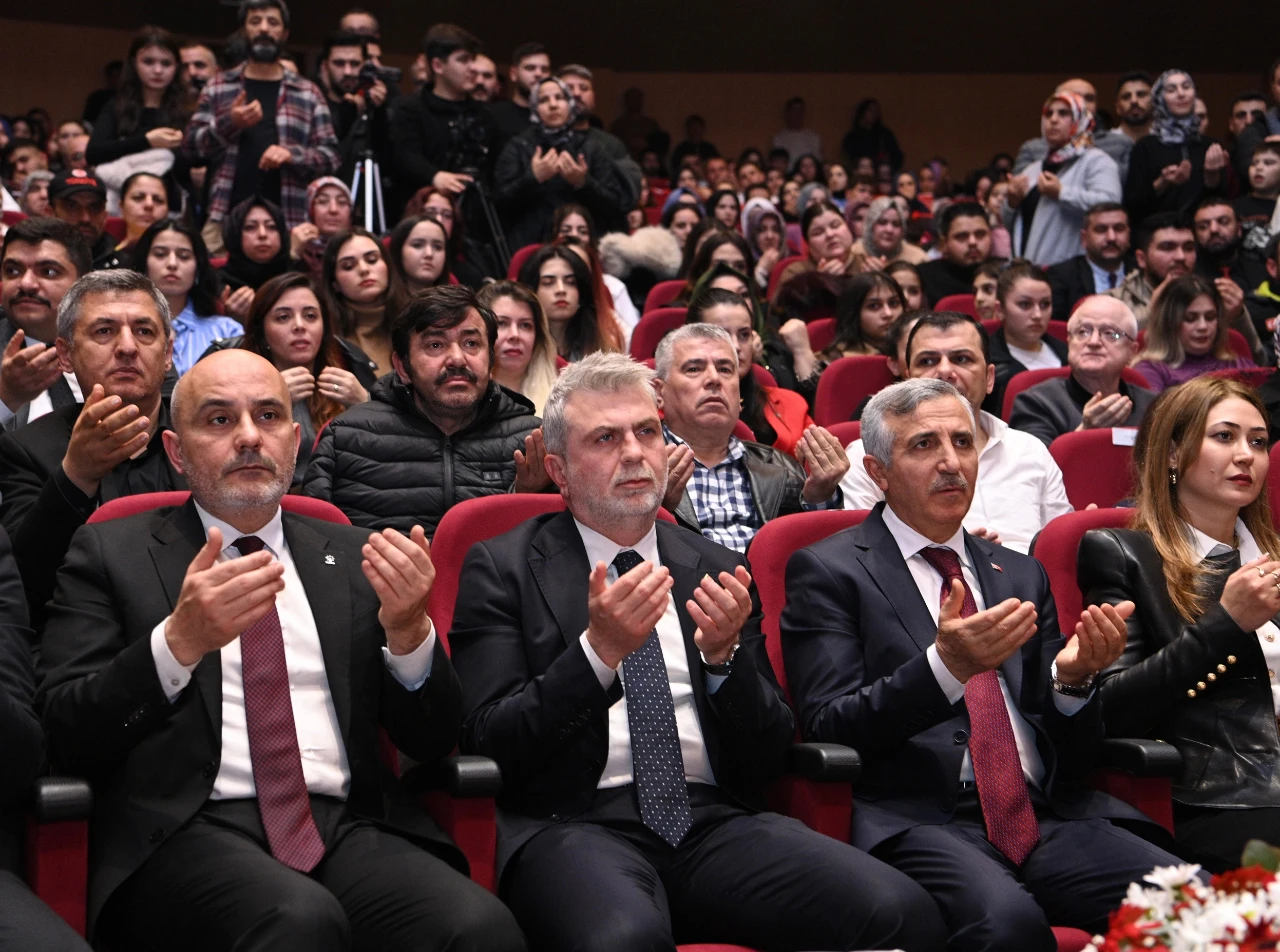 Kurtuluş Coşkusu Ali Kınık Konseriyle Taçlandı