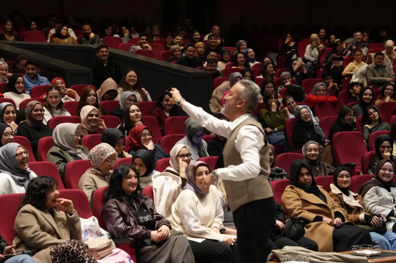 Onikişubat Belediyesi’nin YKS ve KPSS Kazandıran Taktikler Kampı yoğun ilgi gördü
