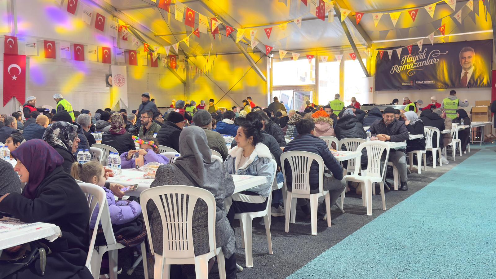 Ramazan’ın İlk Gününde Büyükşehir’in İftar Çadırlarında Dayanışma ve Neşe Bir Arada