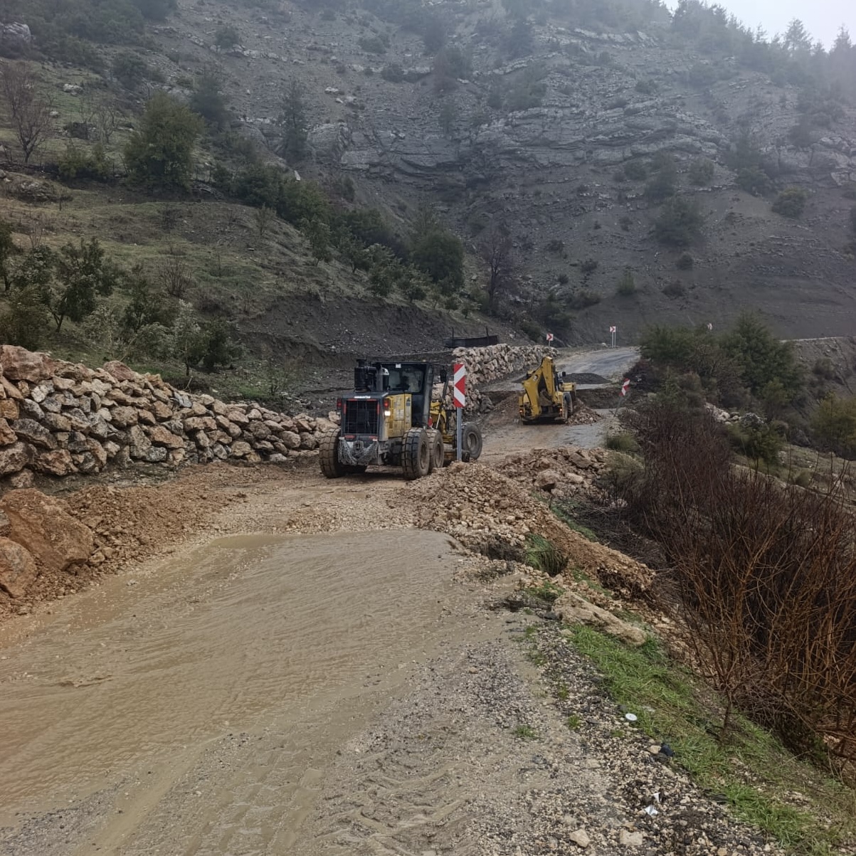 Büyükşehir, Yağışların Oluşturduğu Tahribatları Bir Bir Ortadan Kaldırıyor