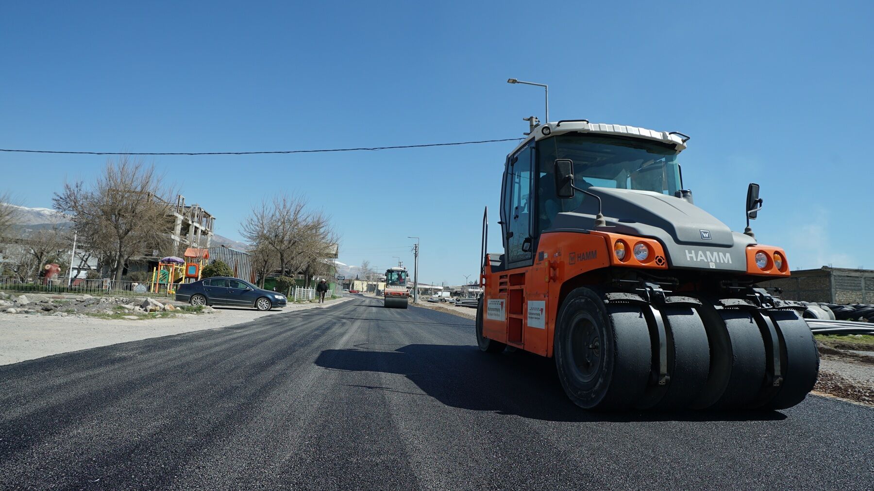 Büyükşehir’in Asfalt Çalışmalarıyla Yollar Yenileniyor
