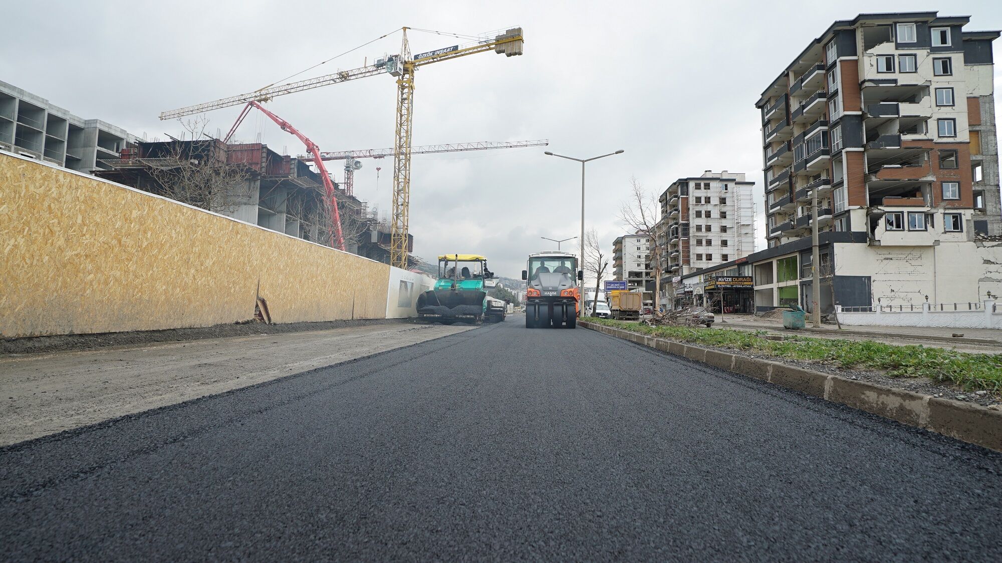 Büyükşehir, Dulkadiroğlu’nda Asfalt Mesaisini Sürdürüyor