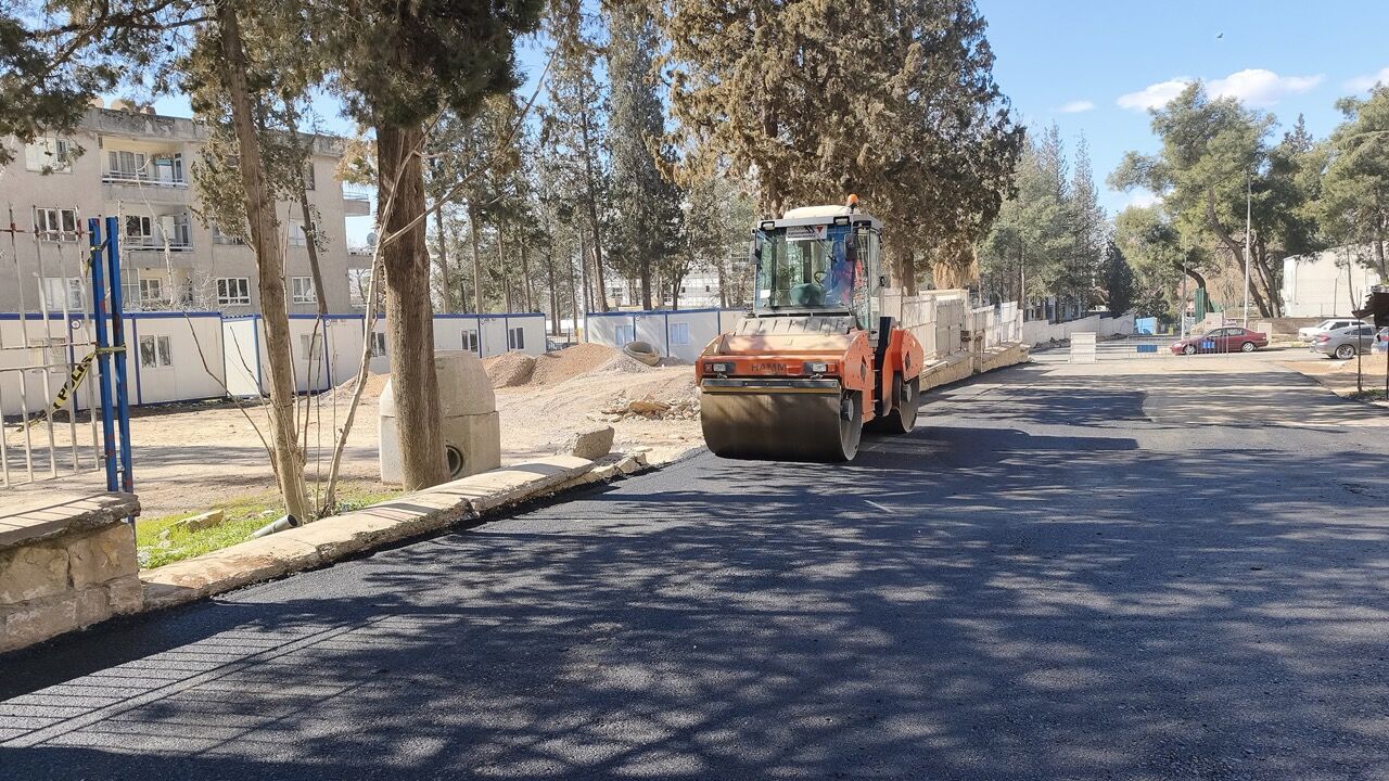 Dulkadiroğlu Yenişehir Mahallesi’nde Asfalt Seferberliği Sürüyor