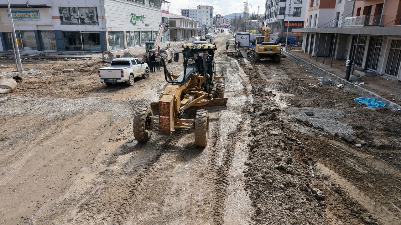 Büyükşehir, Elbistan Hacı Esat Efendi Caddesi’ni 30 Milyonluk Yatırımla Yeniliyor