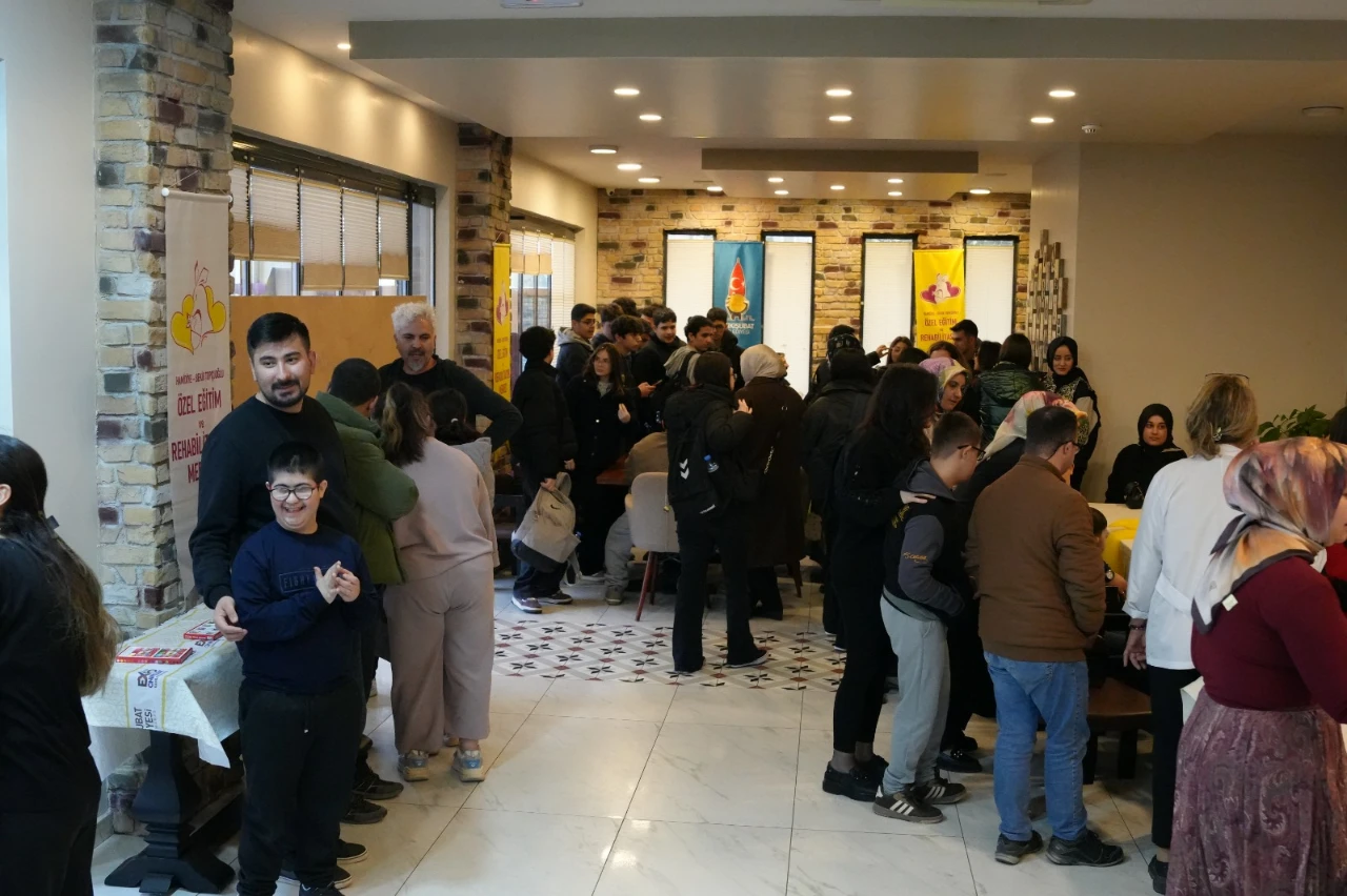 Kahramanmaraş Onikişubat’ta Down Sendromu Etkinliği! Dokmer’de Sevgi Kazandı (1)