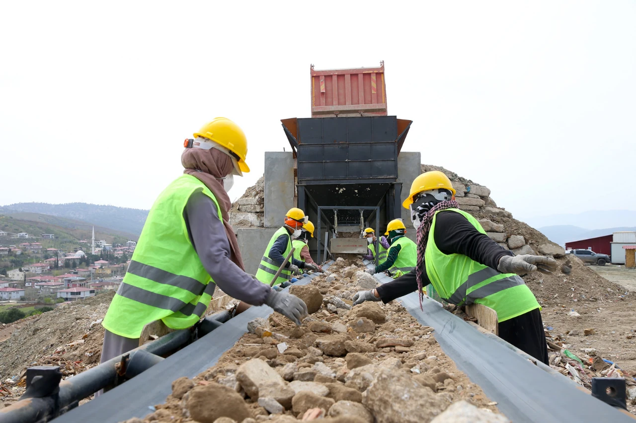 Kahramanmaraş’ta 100 Milyonluk Yatırım Çöpten Servet Çıkardı (4)