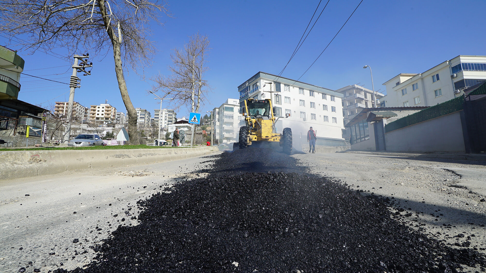 Büyükşehir Yol Yenilemelerini Durmaksızın Sürdürüyor