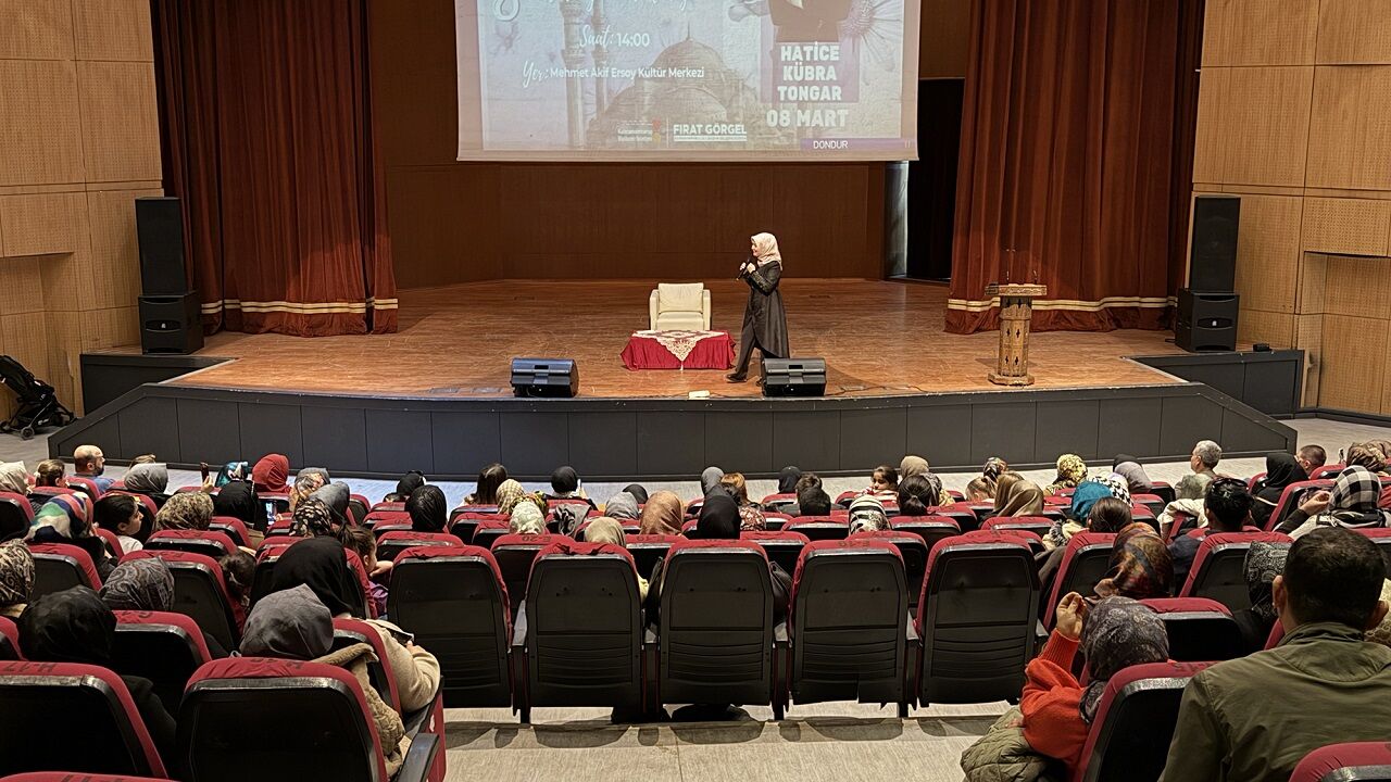 Büyükşehir’den Kadınlar Günü’nde Anlamlı Söyleşi; Kadının Aile ve Toplumdaki Önemi Konuşuldu