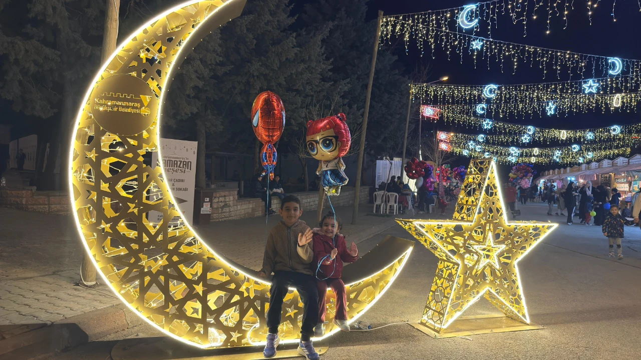 Ramazan Sokağı’nda Her Akşam Binlerce Kişi Buluşuyor (15)