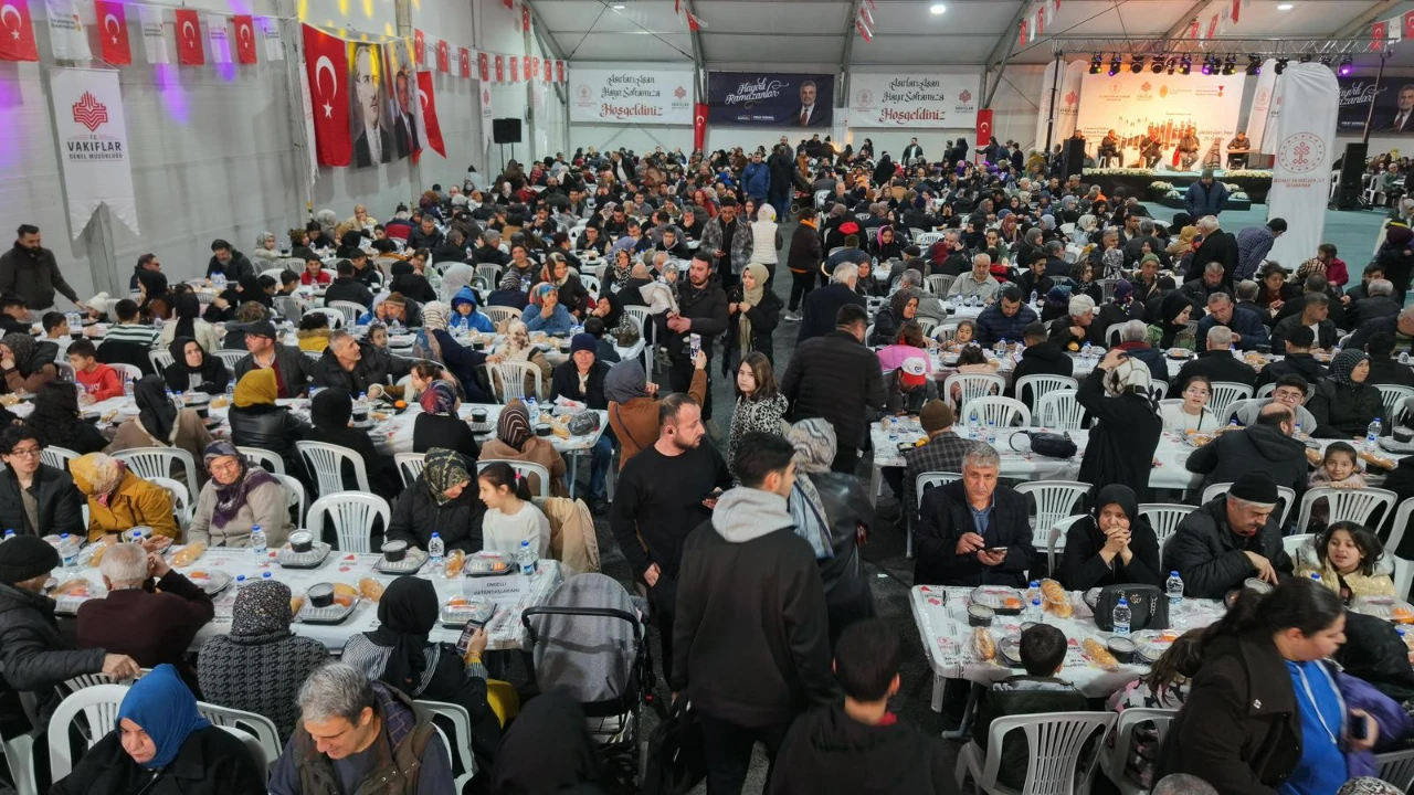 Ramazan Sokağı’nda Her Akşam Binlerce Kişi Buluşuyor (3)