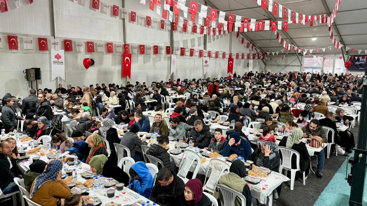 Ramazan Sokağı’nda Her Akşam Binlerce Kişi Buluşuyor (6)