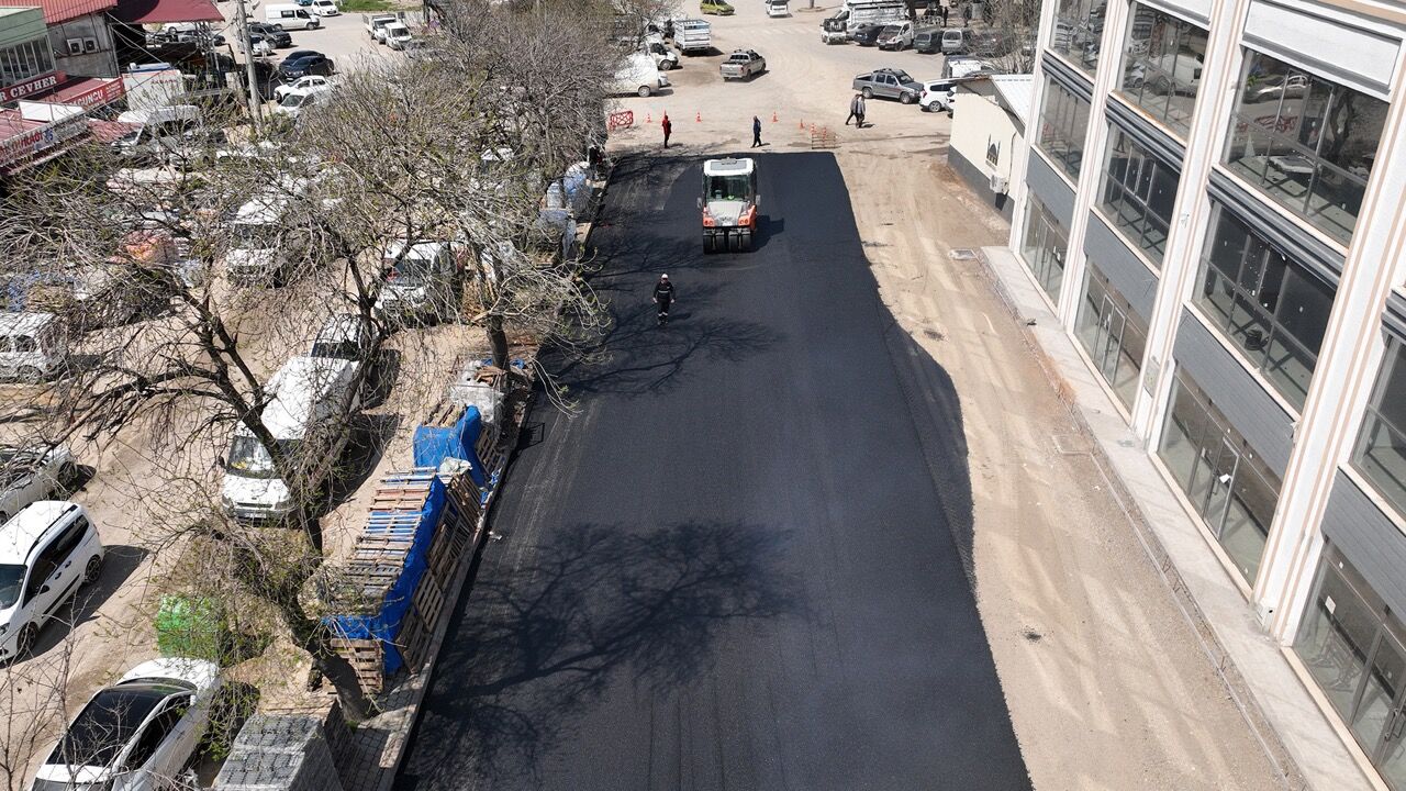 Büyükşehir, Toptancılar Sitesi Yollarını Yeniliyor