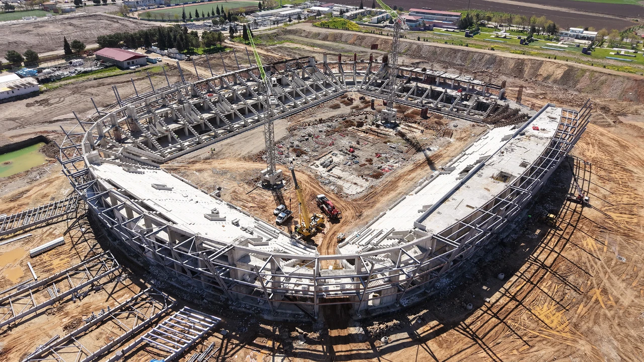 Kahramanmaraş'ın 2 Milyar Tl'lik Yeni Stadyumu Yükseliyor! (10)