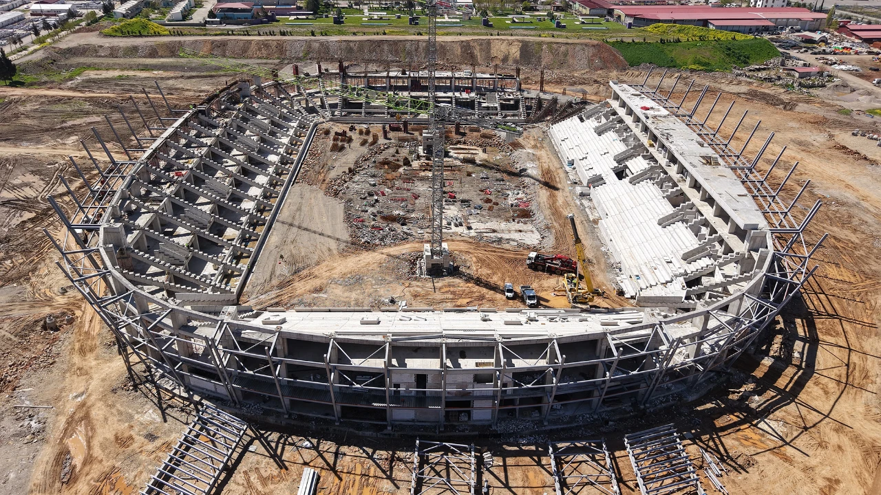 Kahramanmaraş'ın 2 Milyar Tl'lik Yeni Stadyumu Yükseliyor! (5)