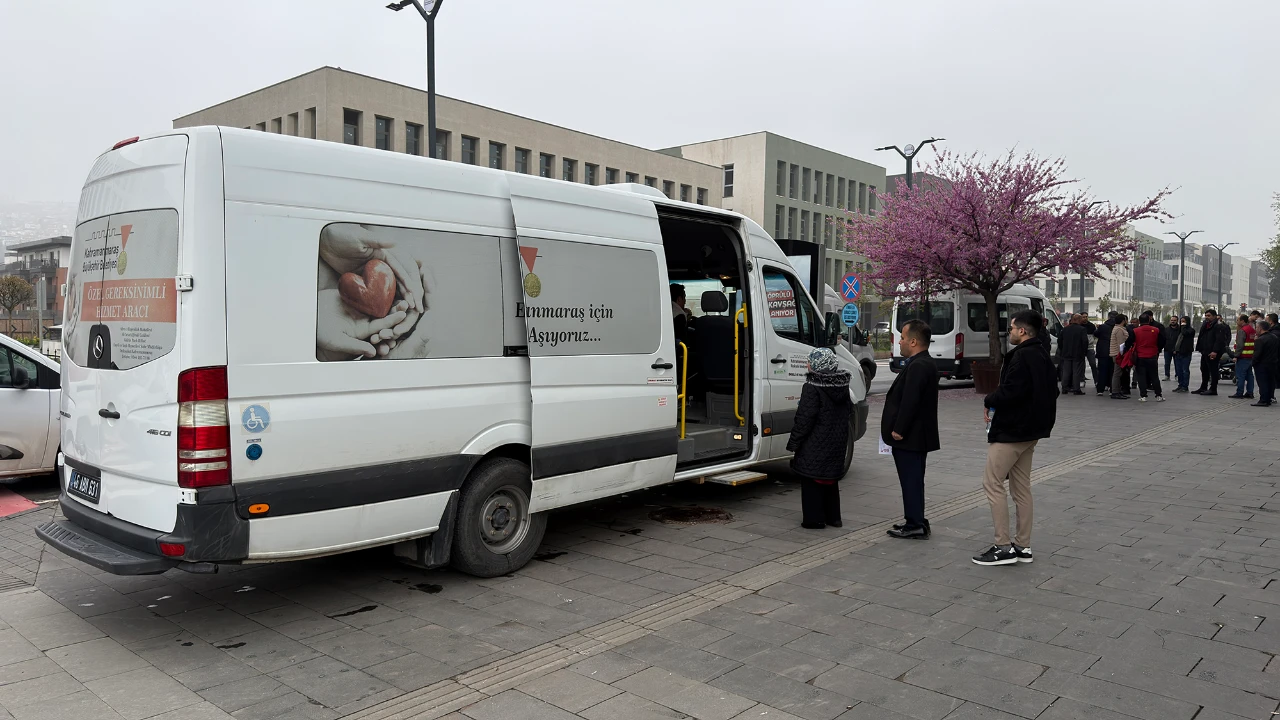 Büyükşehir, Sınav Günü de Özel Gereksinimli Vatandaşları Yalnız Bırakmadı