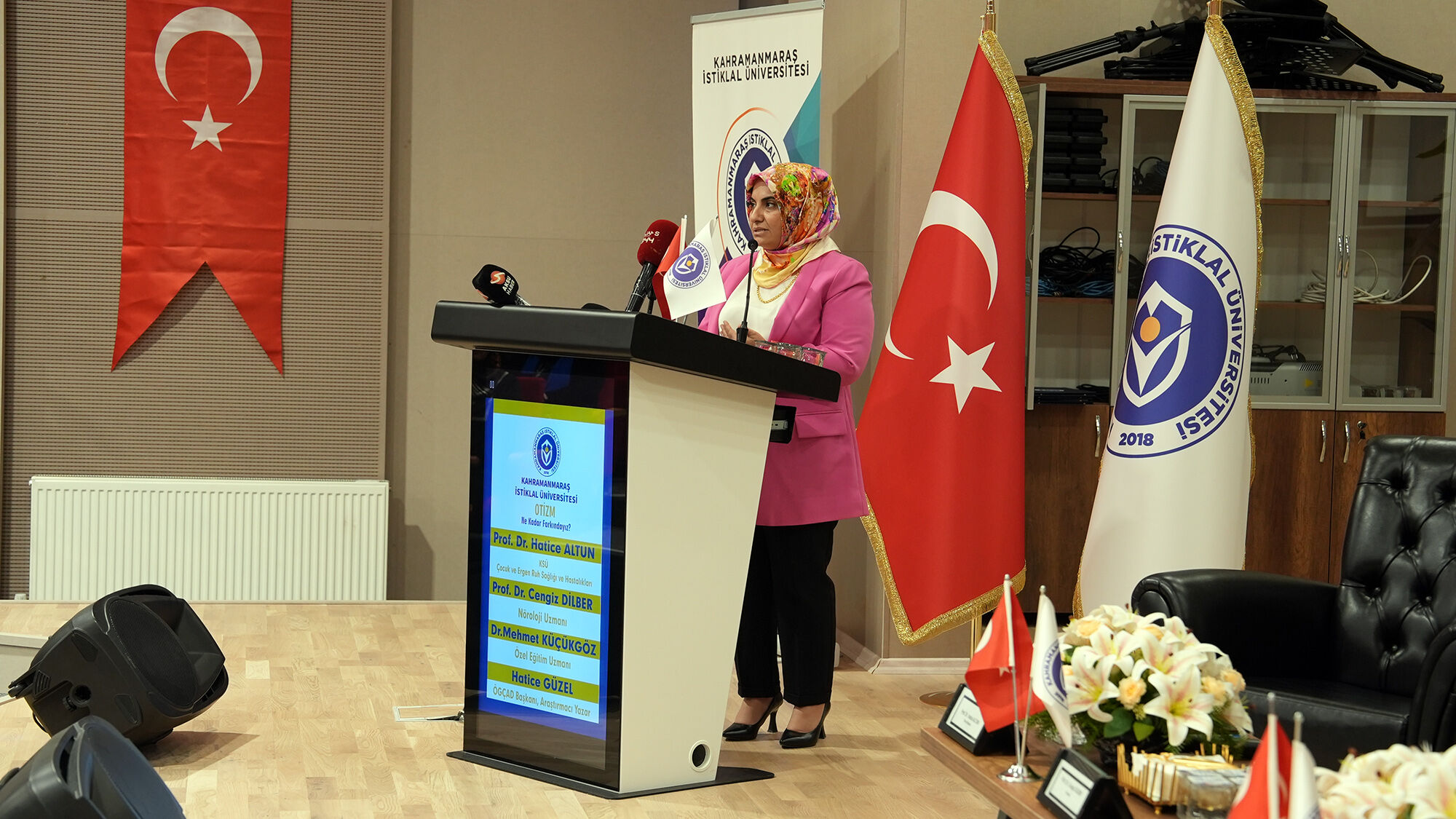 Uzman İsimler Otizmi Tüm Yönleriyle Ele Aldı