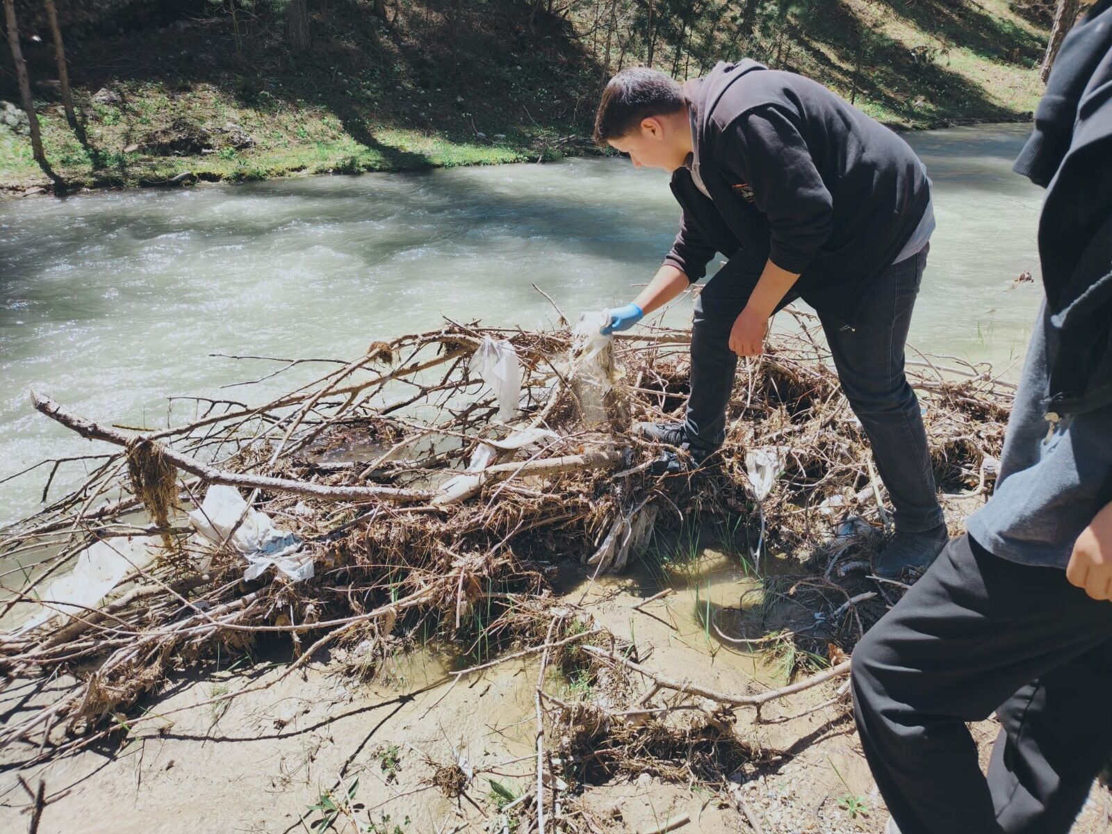 Geben’in Genç Doğa Muhafızları İş Başında
