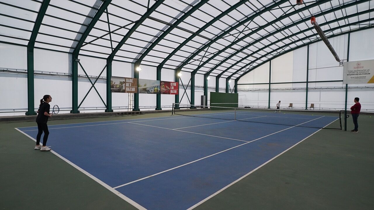 19 Mayıs Tenis Turnuvası, 62 Genç Sporcunun Katılımıyla Başladı