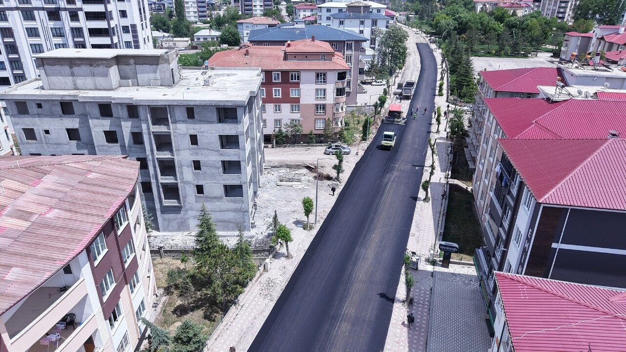 Elbistan Pınarbaşı Caddesi Sıcak Asfaltla Yenileniyor (5)-1