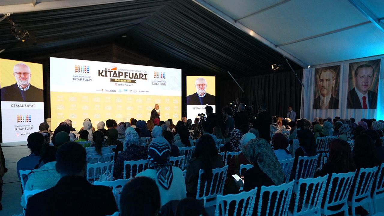 Yazar Kemal Sayar, Kahramanmaraş Kitap Fuarı’nda Sevenleriyle Buluştu