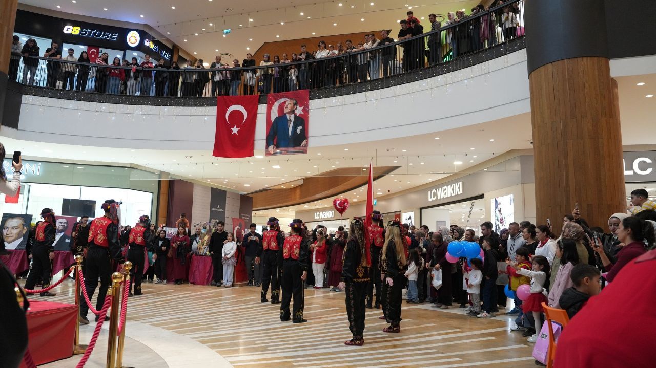 Kahramanmaraş'ta Cumhuriyet Bayramı'na Özel Sanat Ve Müzik Buluşması! (11)